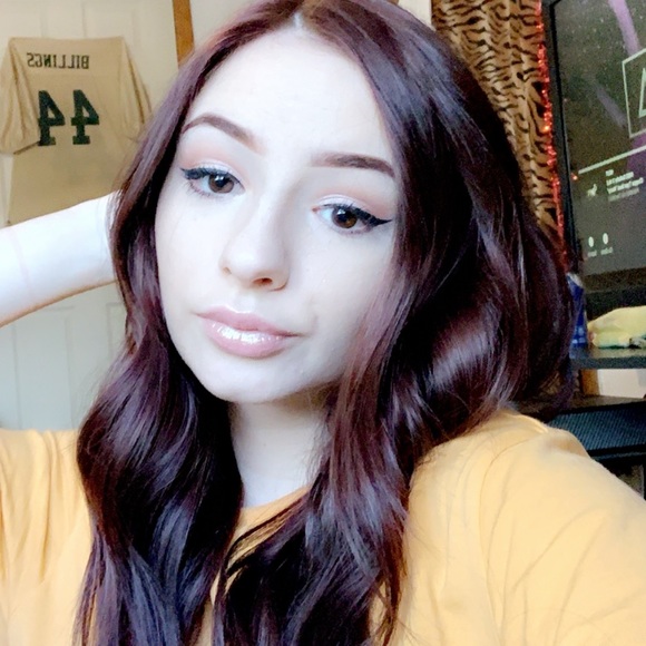 Meet your Posher, Devyn - Picture 3 of 3